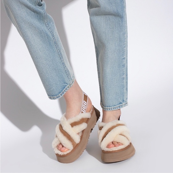New UGG Fluffy Sandals in Cream and Tan size 8 - Picture 1 of 15